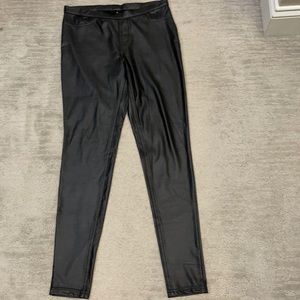 HUE- Vegan leather leggings